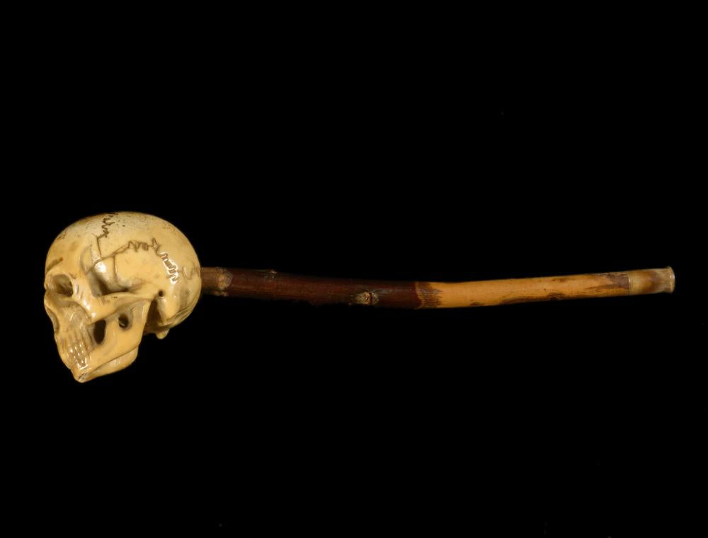 MEMENTO MORI PIPE, 19TH CENTURY - RELICS