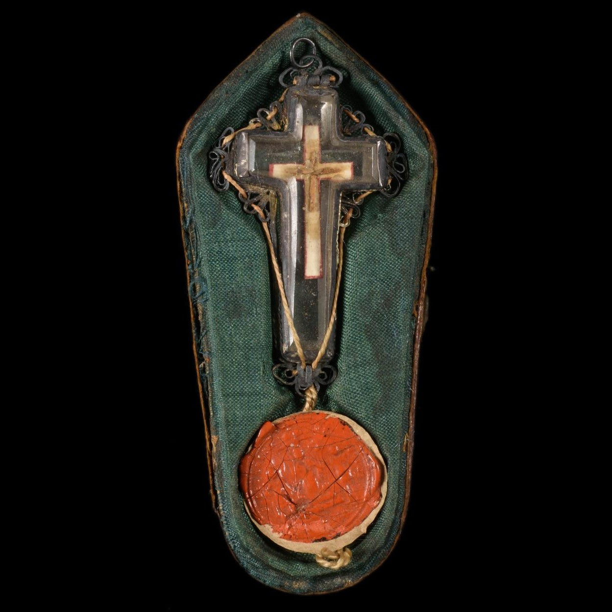 Reliques de la Vraie Croix : Objets Sacrés d'Histoire