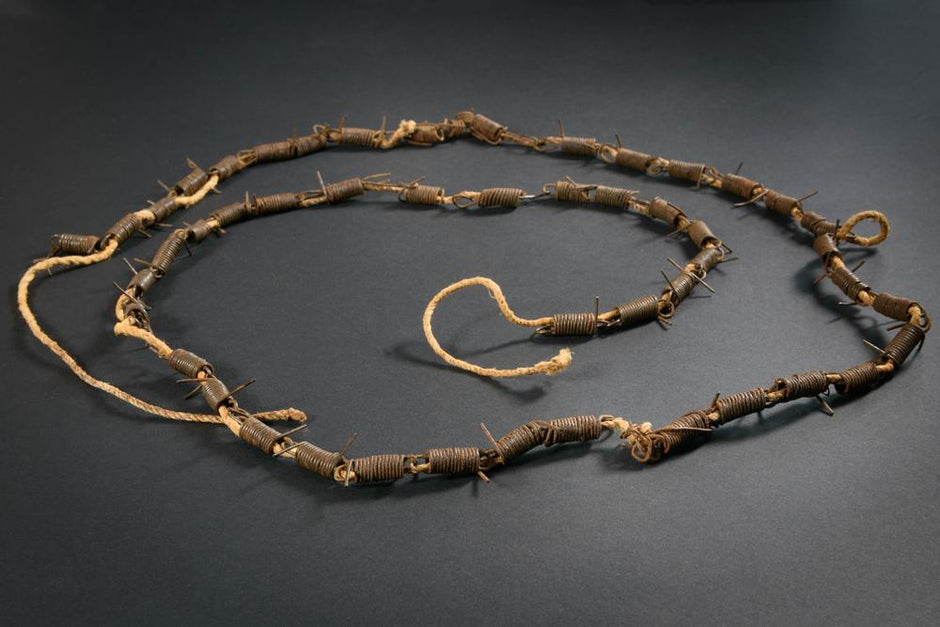 Instruments de penitence et de flagellation : cilices et disciplines ...