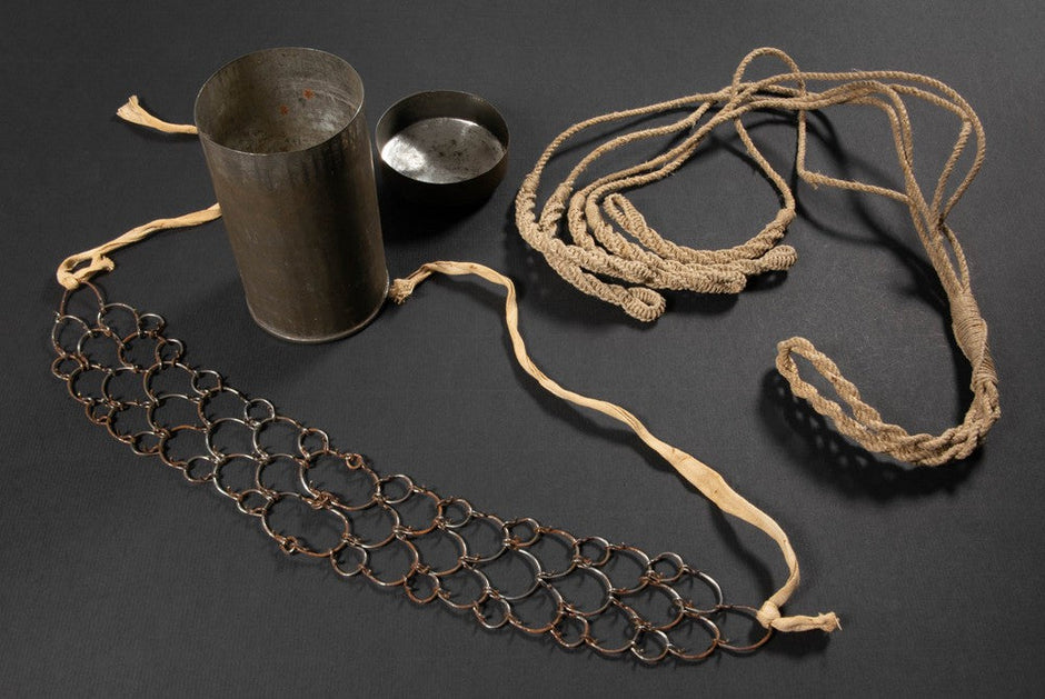 Instruments de penitence et de flagellation : cilices et disciplines ...