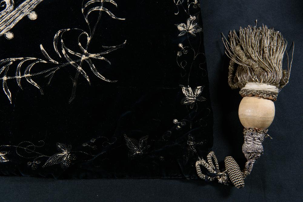 Drap de cercueil en velours noir XIXᵉ siècle - RELICS