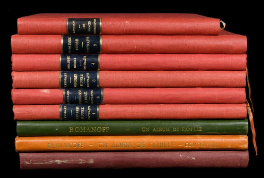Ensemble complet de livres rares de Jacques Ferrand sur la noblesse russe reliés et dédicacés (Portraits, Romanoff, Youssoupoff, 1985–2001)