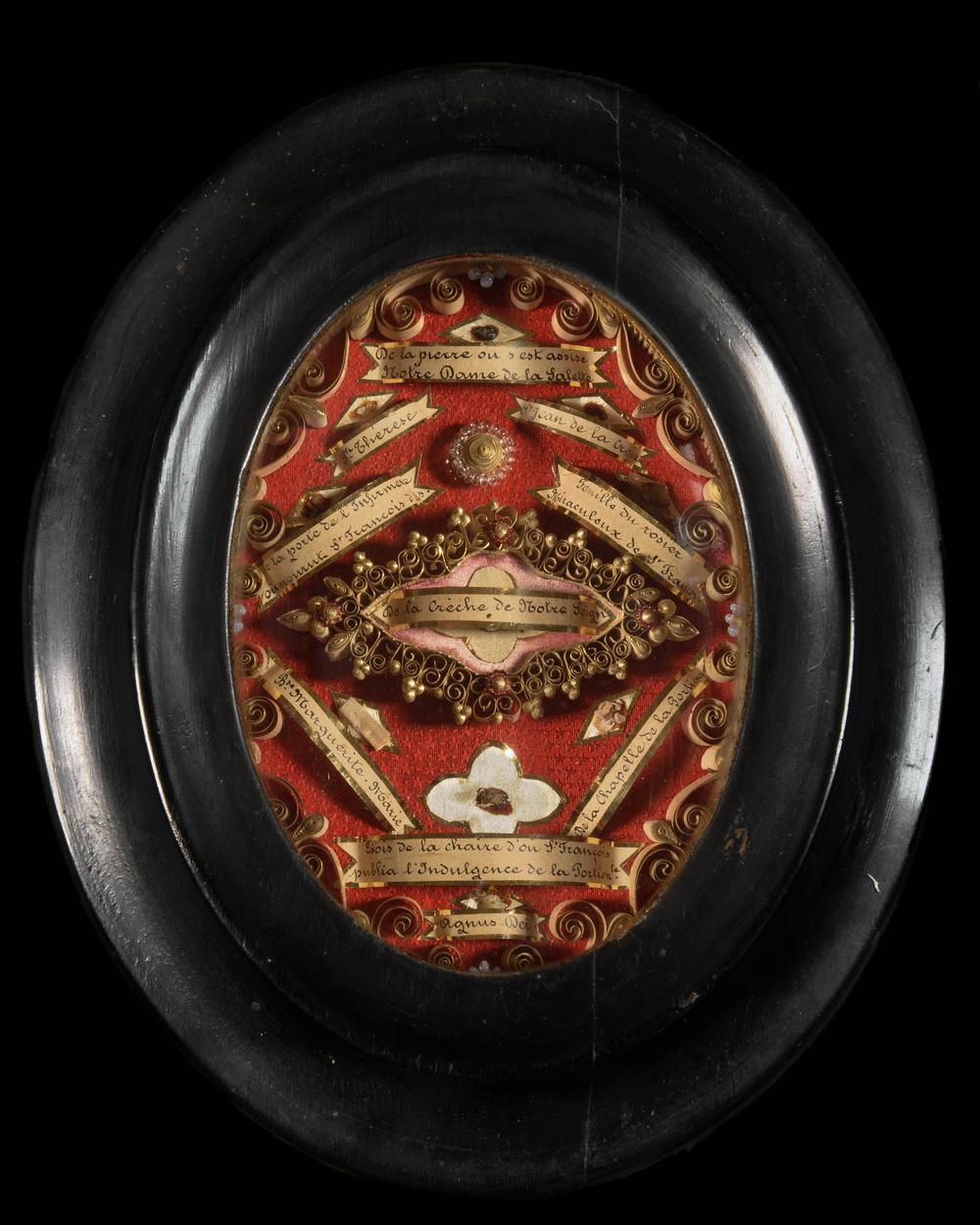 FRANCISCAN RELIQUARY CENTERED ON THE RELIC OF THE HOLY CRIB - RELICS