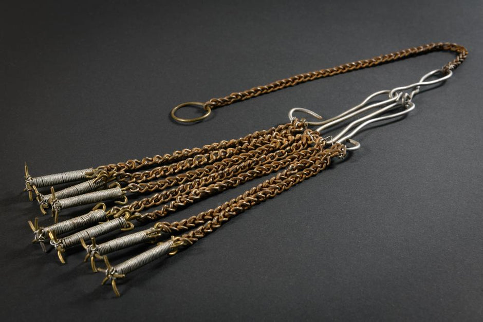 Instruments de penitence et de flagellation : cilices et disciplines ...