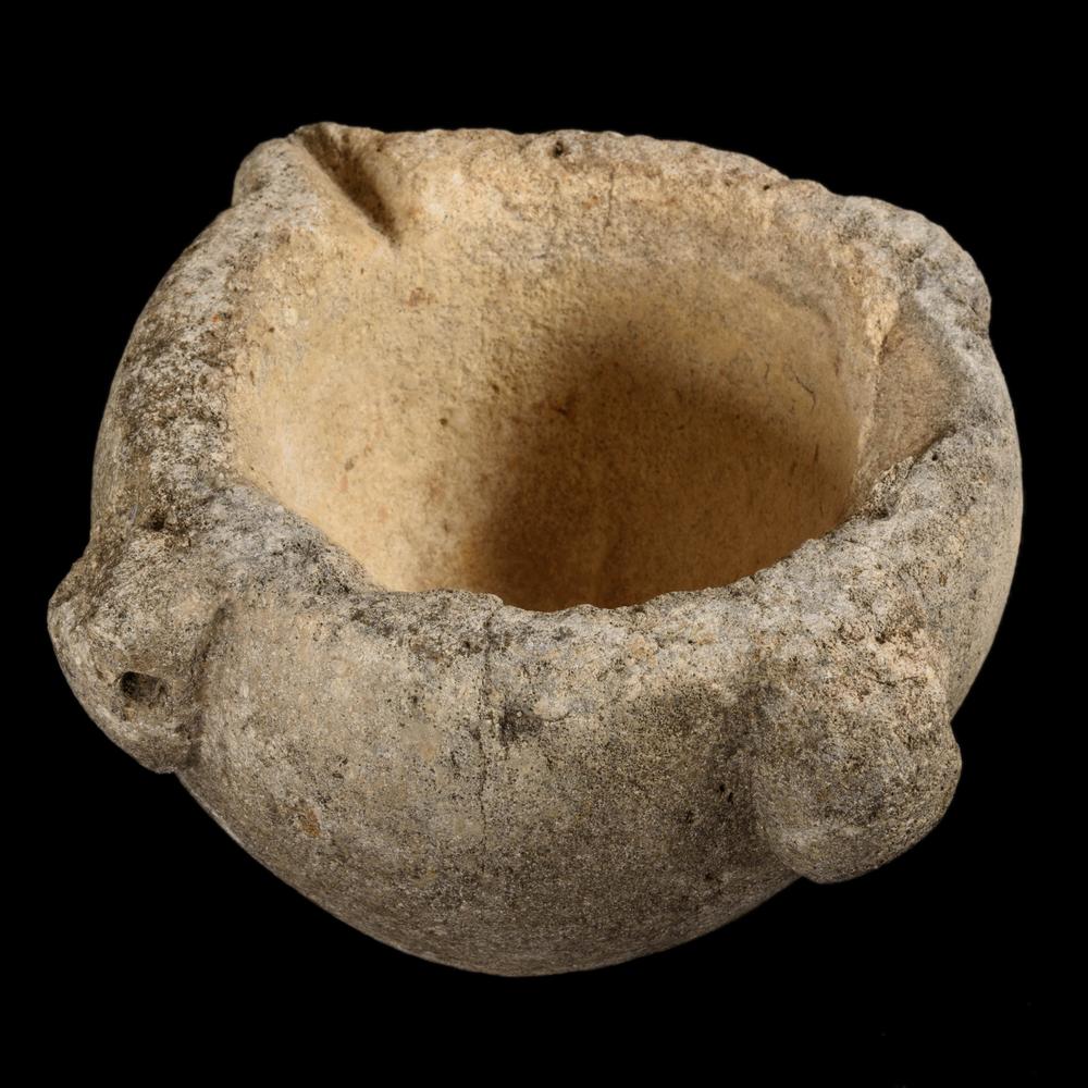 MORTIER MÉDIÉVAL EN PIERRE XIIIᵉ–XVe siècle. - RELICS