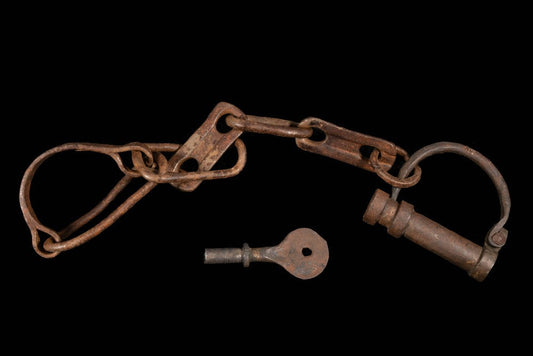 PRISONER SHACKLES 18th century - RELICS - ODDITIES 