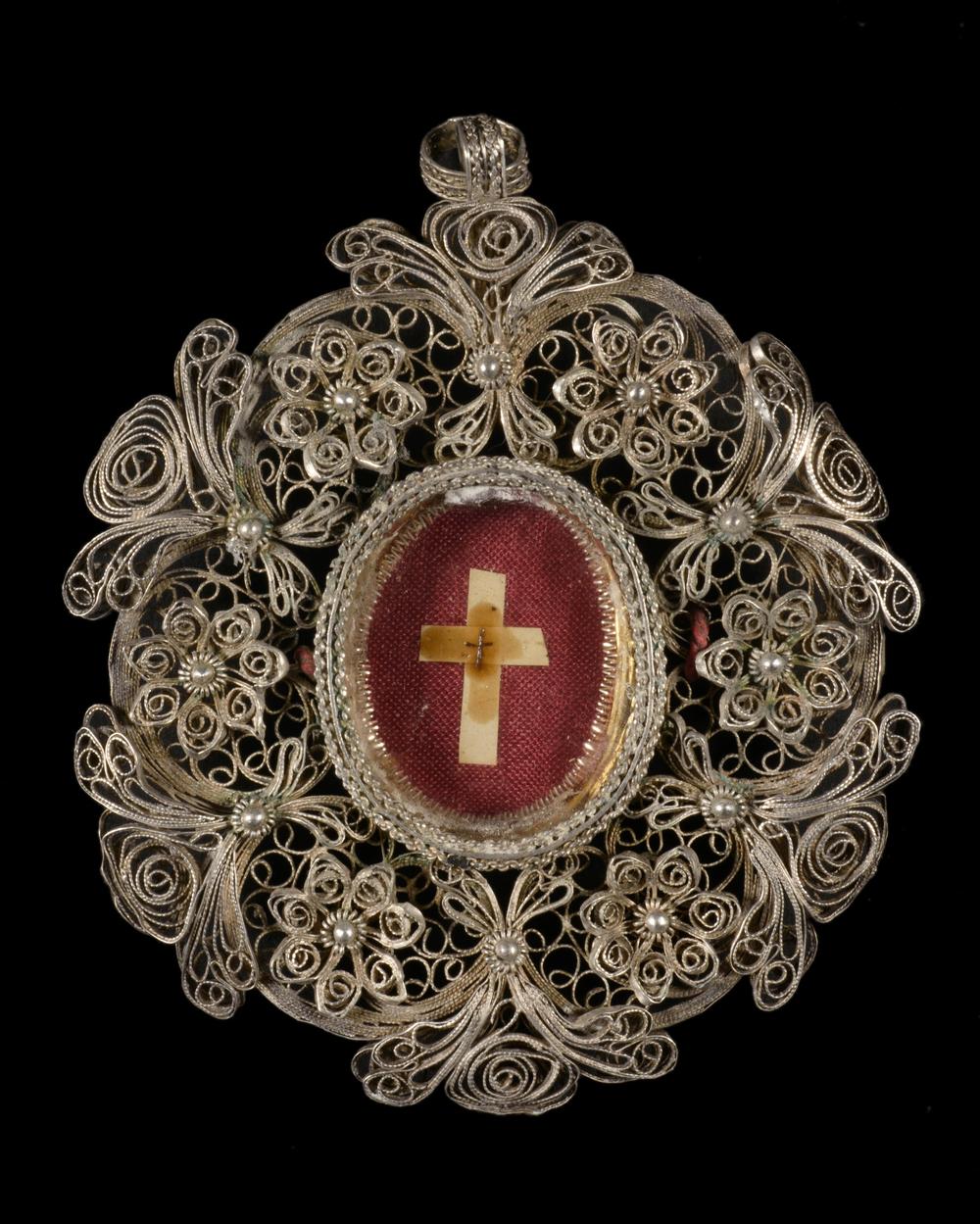 RELIQUARY, SILVER FILIGREE RELIC OF THE TRUE CROSS - RELICS