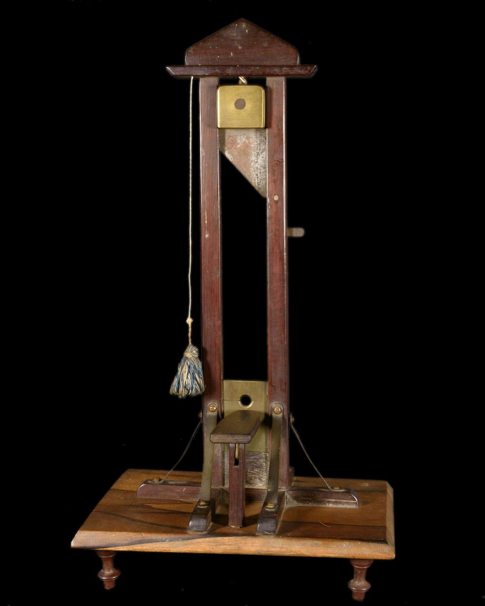 TABLE GUILLOTINE, 19ᵗʰ CENTURY - RELICS